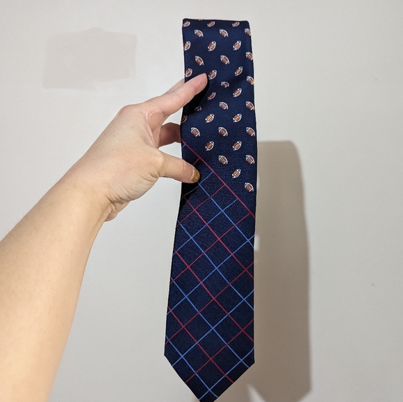 LAST DAY Izod Football Grid Tie 3" width New With Tag - Picture 5 of 9